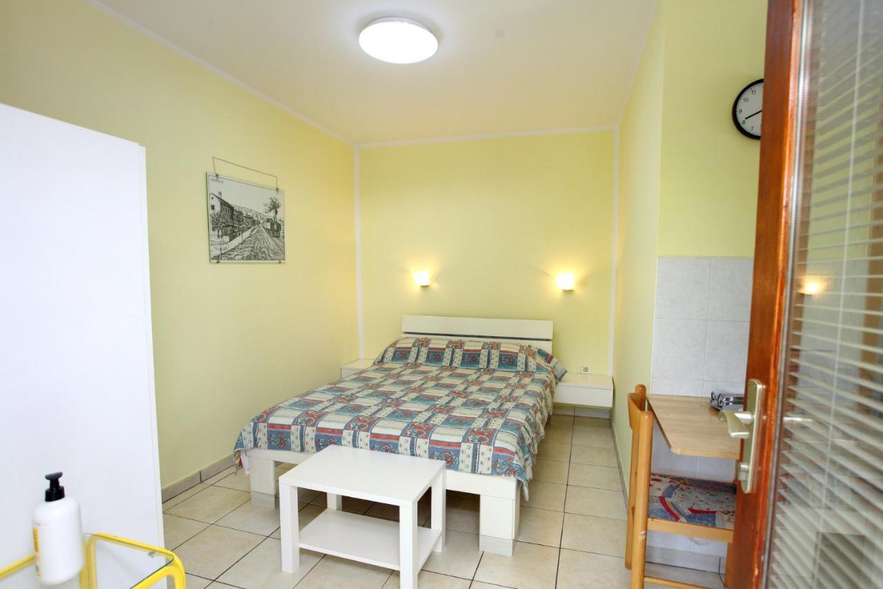 Dino Studio And Room Apartments Portoroz Exterior foto